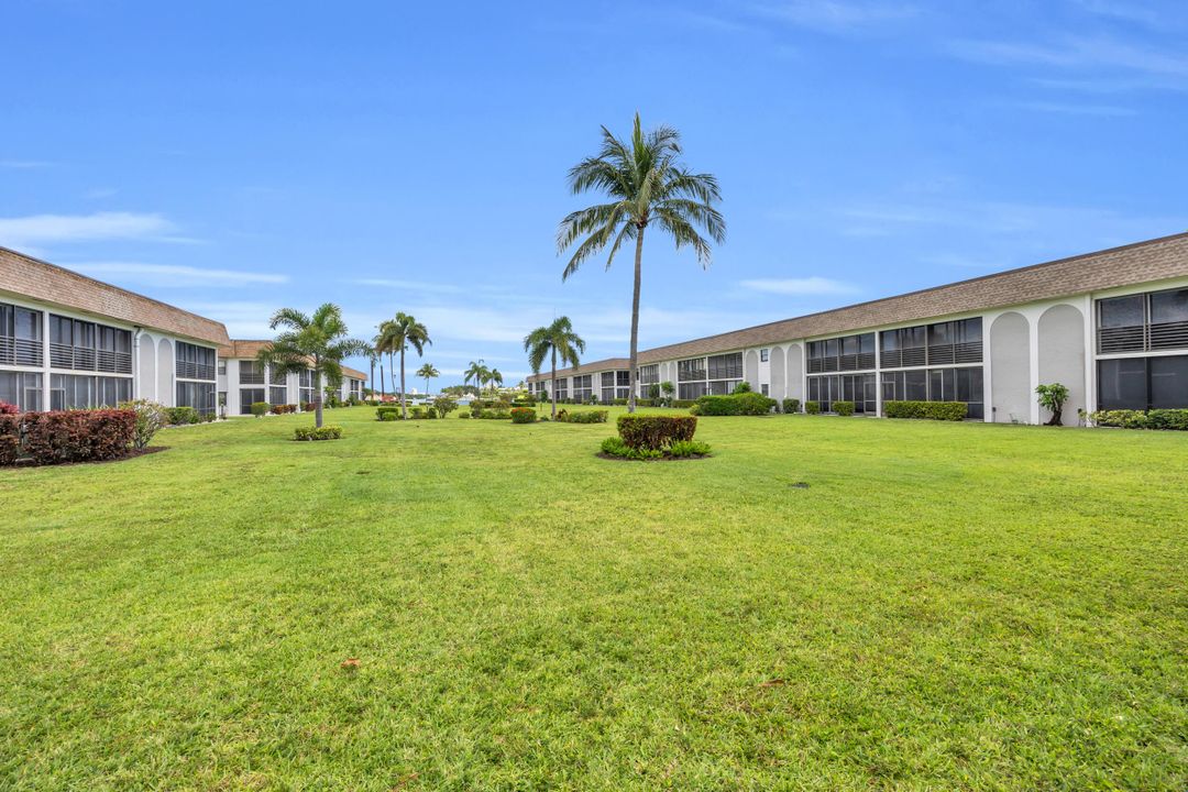 For Sale: $429,000 (2 beds, 2 baths, 1063 Square Feet)