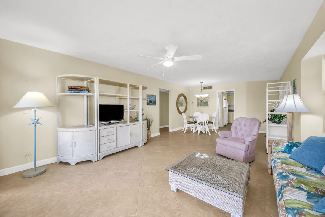 For Sale: $429,000 (2 beds, 2 baths, 1063 Square Feet)