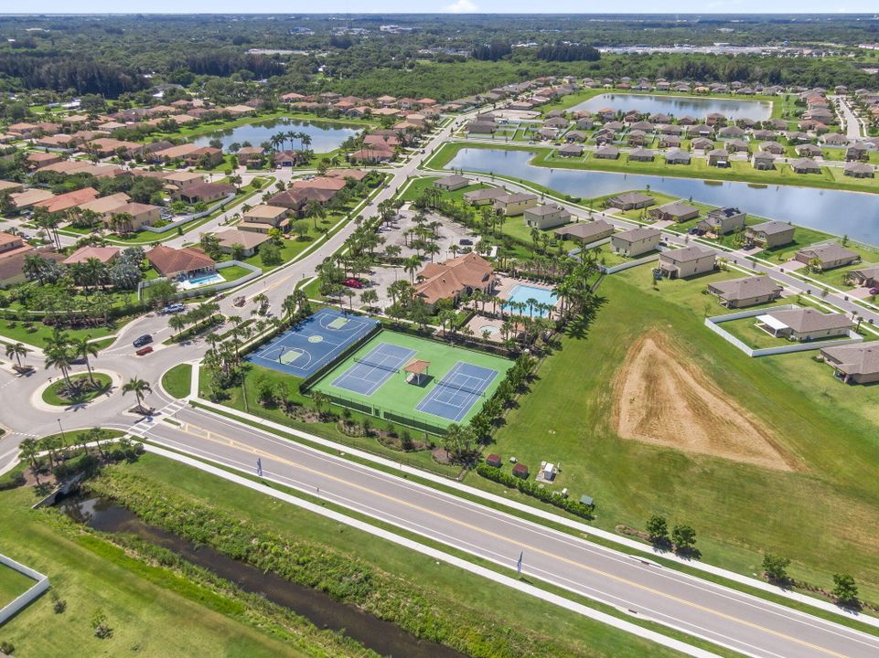 Active With Contract: $365,000 (4 beds, 2 baths, 1830 Square Feet)