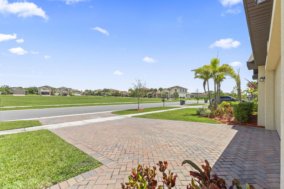 Active With Contract: $365,000 (4 beds, 2 baths, 1830 Square Feet)