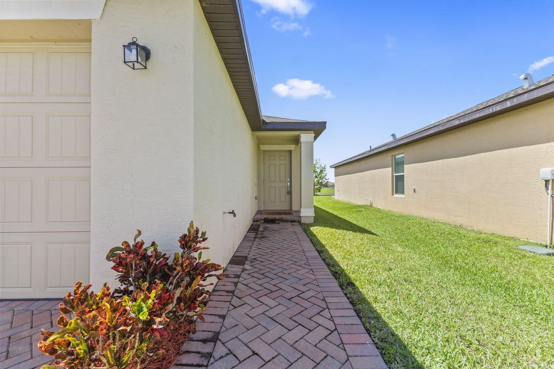 Active With Contract: $365,000 (4 beds, 2 baths, 1830 Square Feet)