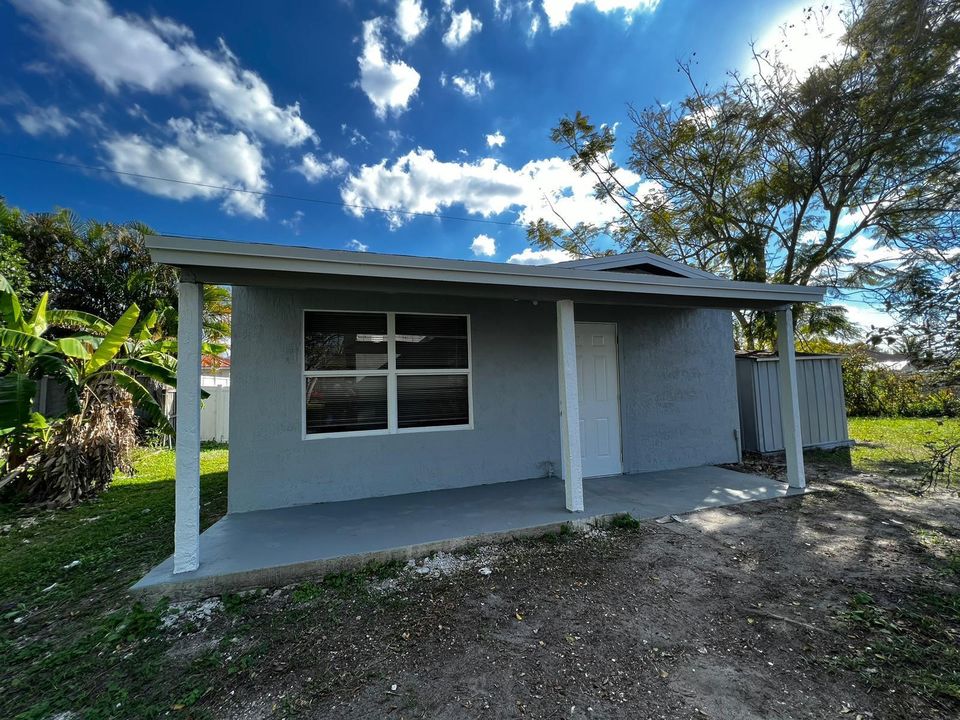 最近租的: $1,450 (1 贝兹, 1 浴室, 396 平方英尺)