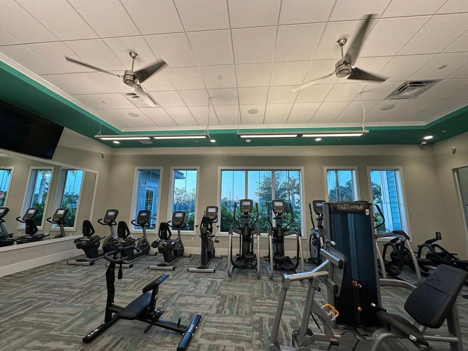 For Rent: $4,900 (2 beds, 2 baths, 1579 Square Feet)