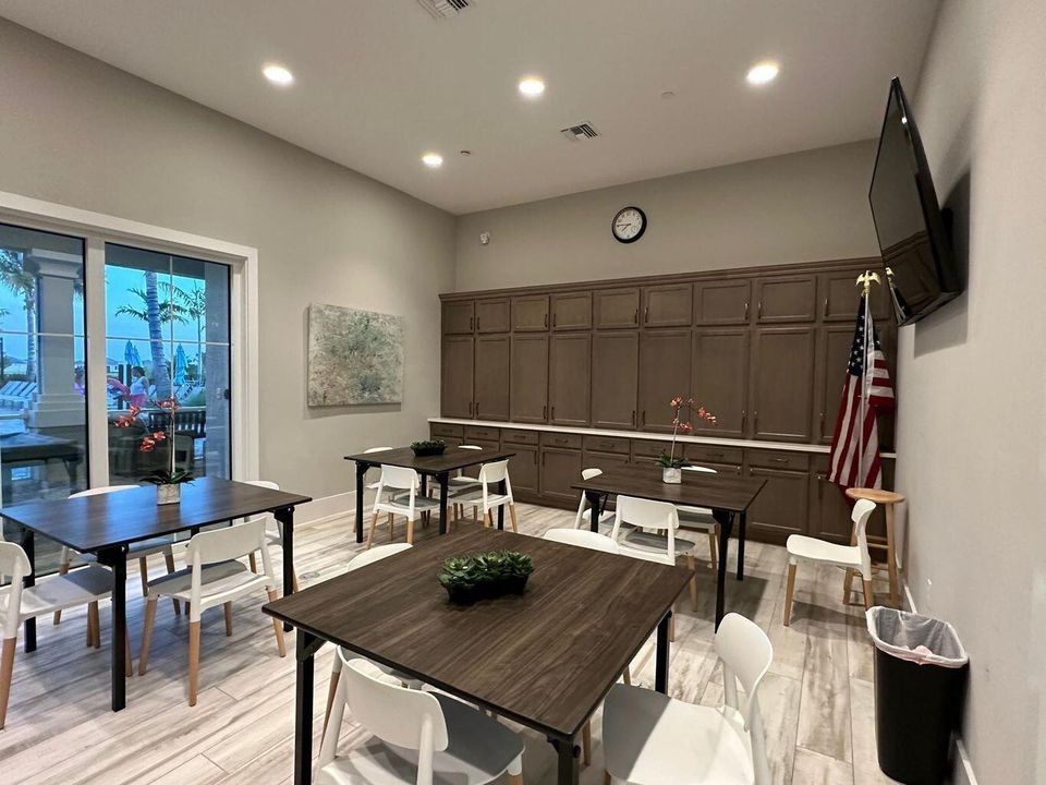 For Rent: $4,900 (2 beds, 2 baths, 1579 Square Feet)