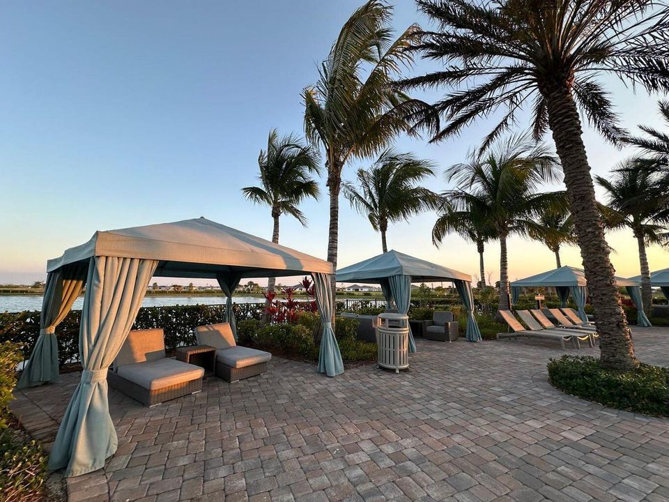 For Rent: $4,900 (2 beds, 2 baths, 1579 Square Feet)