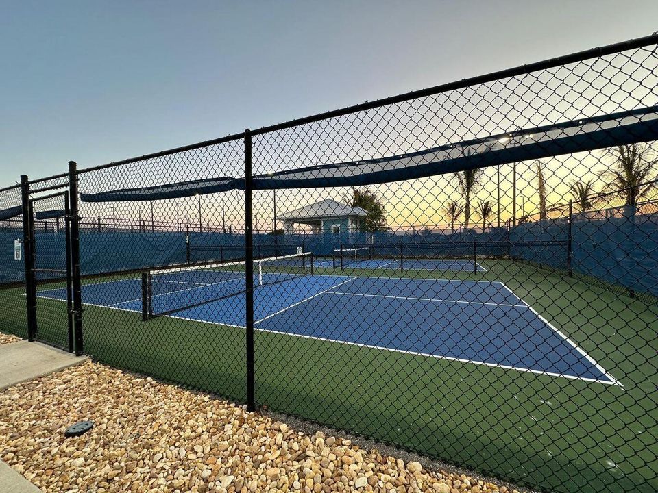 For Rent: $4,900 (2 beds, 2 baths, 1579 Square Feet)