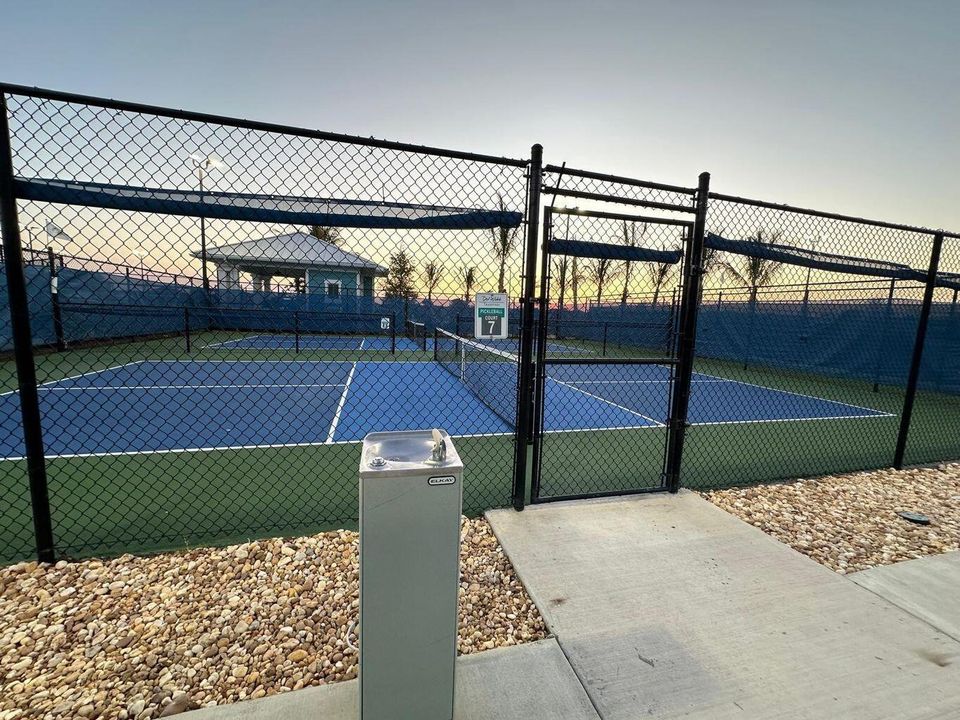 For Rent: $4,900 (2 beds, 2 baths, 1579 Square Feet)