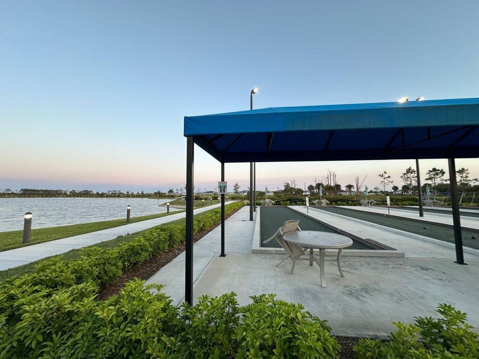 For Rent: $4,900 (2 beds, 2 baths, 1579 Square Feet)