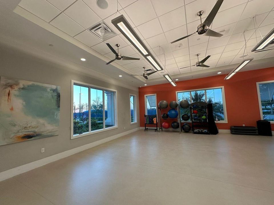 For Rent: $4,900 (2 beds, 2 baths, 1579 Square Feet)