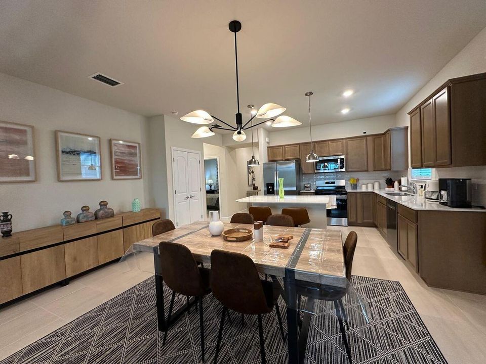 For Rent: $4,900 (2 beds, 2 baths, 1579 Square Feet)