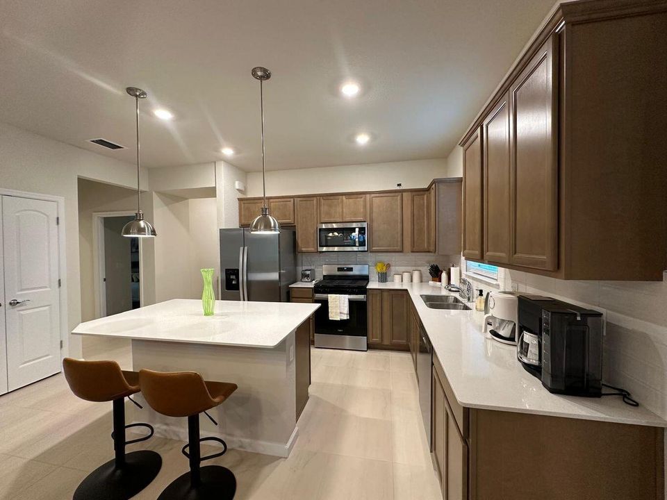 For Rent: $4,900 (2 beds, 2 baths, 1579 Square Feet)