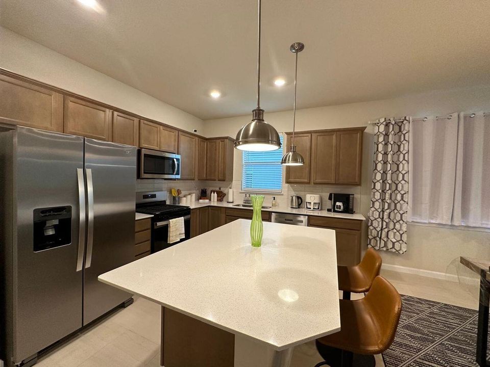 For Rent: $4,900 (2 beds, 2 baths, 1579 Square Feet)