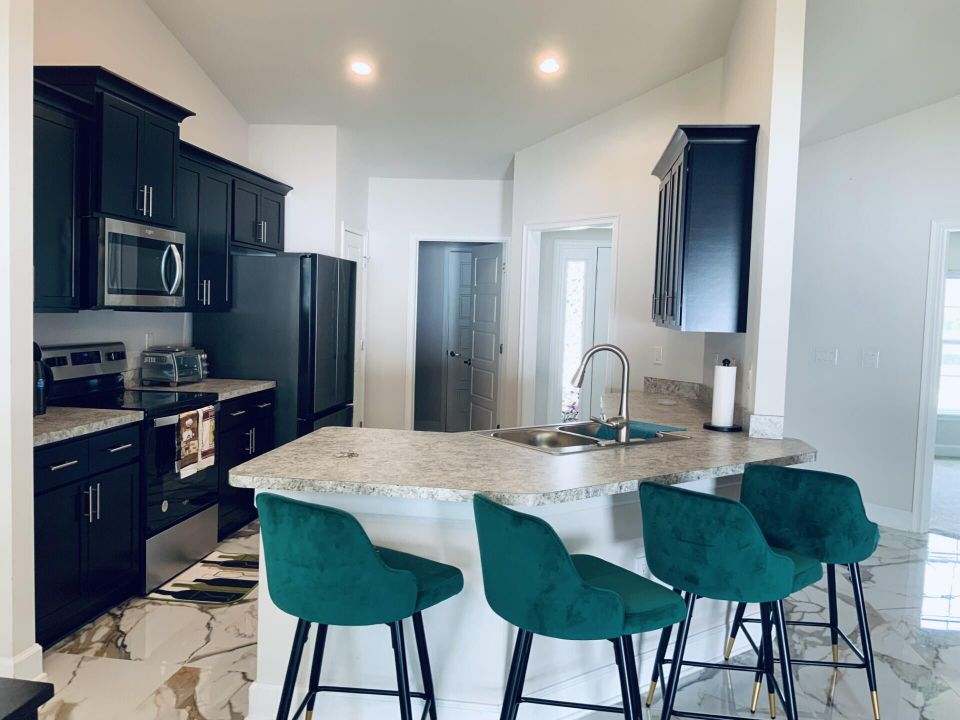 В аренду: $2,350 (4 спален, 2 ванн, 1755 Квадратных фут)