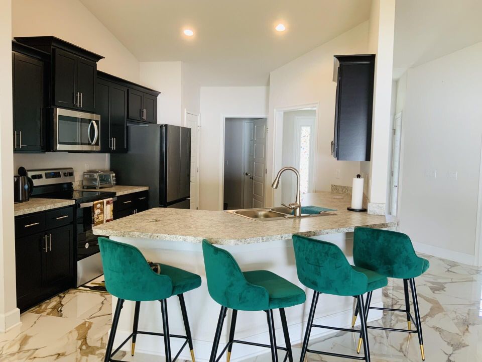 В аренду: $2,350 (4 спален, 2 ванн, 1755 Квадратных фут)