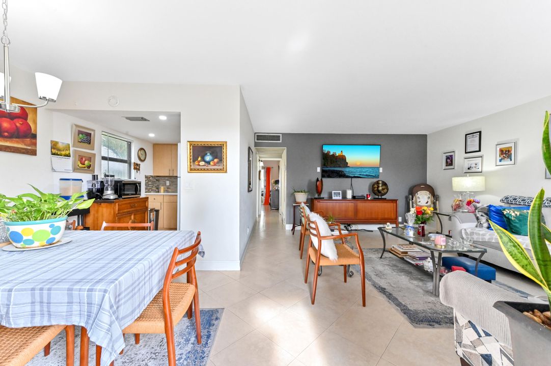 For Sale: $105,000 (2 beds, 2 baths, 880 Square Feet)