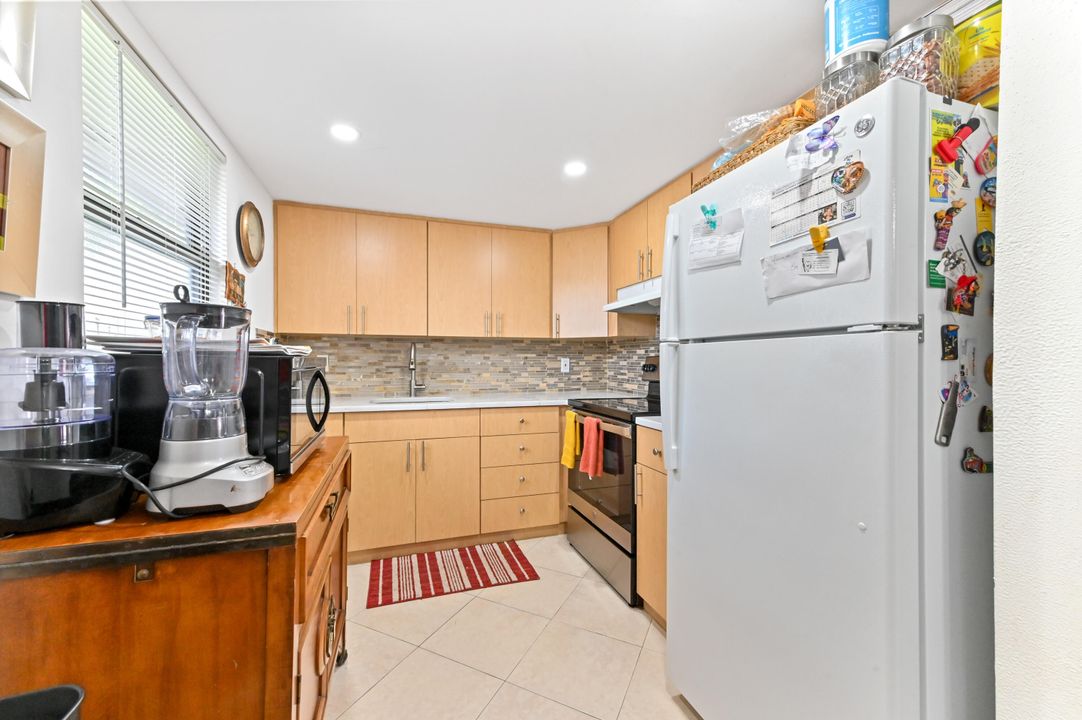 For Sale: $105,000 (2 beds, 2 baths, 880 Square Feet)