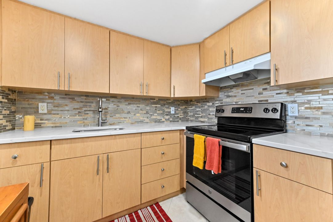 For Sale: $105,000 (2 beds, 2 baths, 880 Square Feet)