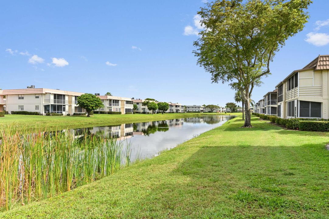 For Sale: $105,000 (2 beds, 2 baths, 880 Square Feet)