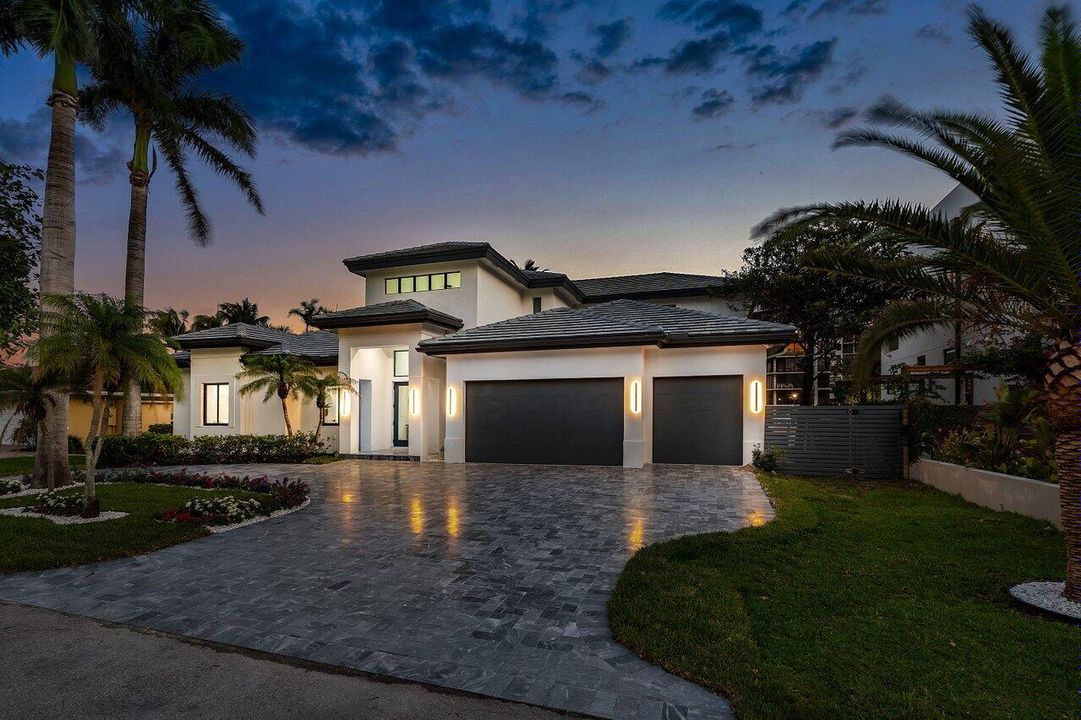 Под контрактом: $4,250,000 (4 спален, 4 ванн, 3603 Квадратных фут)