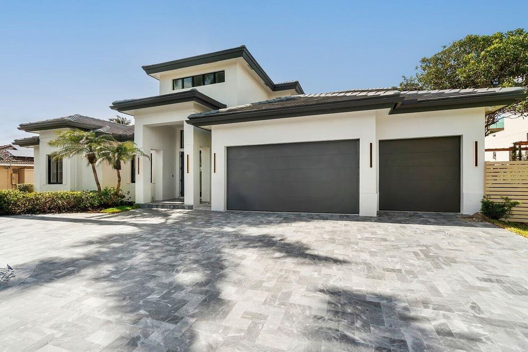 Под контрактом: $4,250,000 (4 спален, 4 ванн, 3603 Квадратных фут)