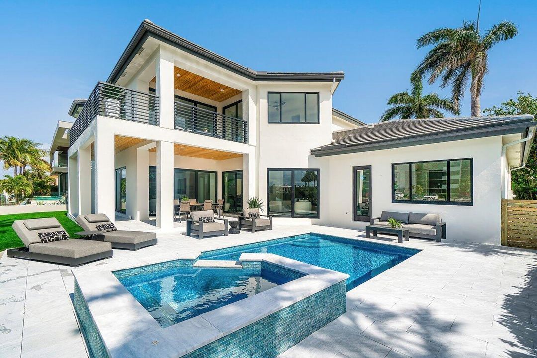 Под контрактом: $4,250,000 (4 спален, 4 ванн, 3603 Квадратных фут)