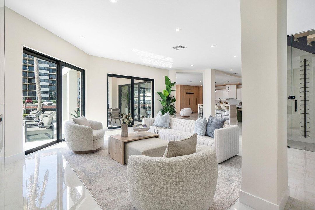 Под контрактом: $4,250,000 (4 спален, 4 ванн, 3603 Квадратных фут)