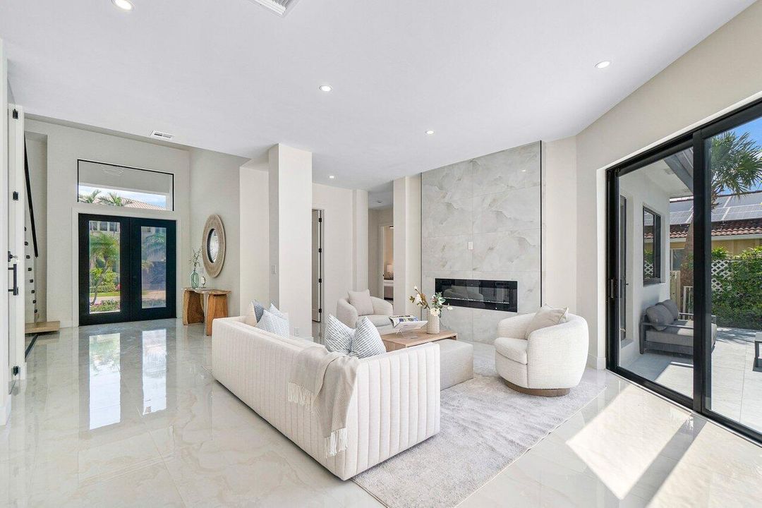 Под контрактом: $4,250,000 (4 спален, 4 ванн, 3603 Квадратных фут)