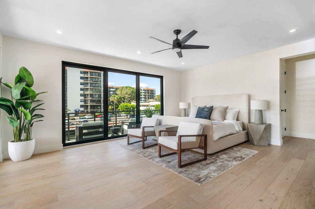 Под контрактом: $4,250,000 (4 спален, 4 ванн, 3603 Квадратных фут)