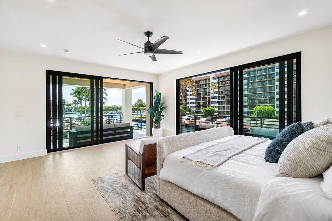 Под контрактом: $4,250,000 (4 спален, 4 ванн, 3603 Квадратных фут)