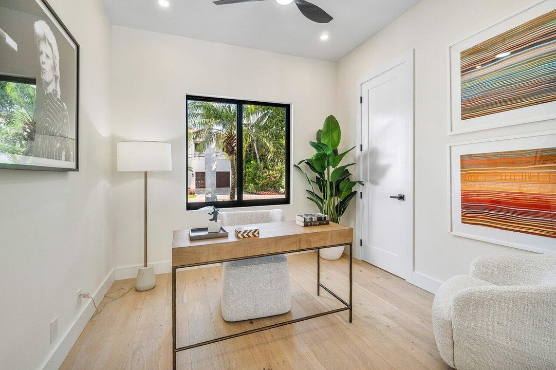 Под контрактом: $4,250,000 (4 спален, 4 ванн, 3603 Квадратных фут)