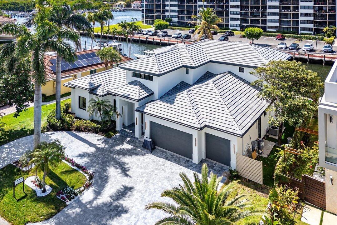 Под контрактом: $4,250,000 (4 спален, 4 ванн, 3603 Квадратных фут)