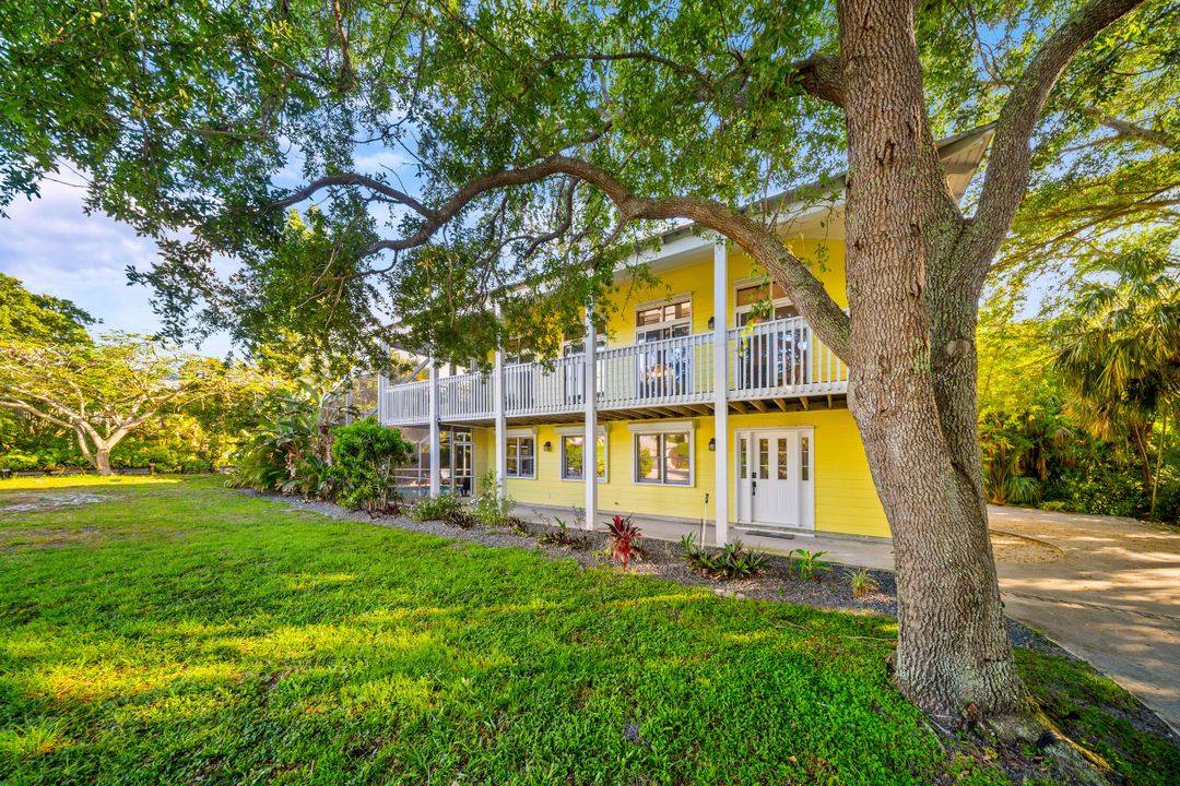 En Venta: $949,999 (3 camas, 4 baños, 2702 Pies cuadrados)