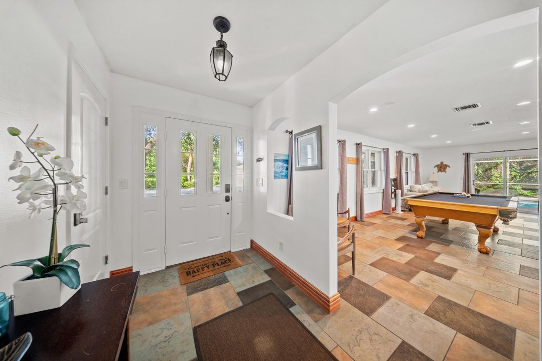 En Venta: $949,999 (3 camas, 4 baños, 2702 Pies cuadrados)