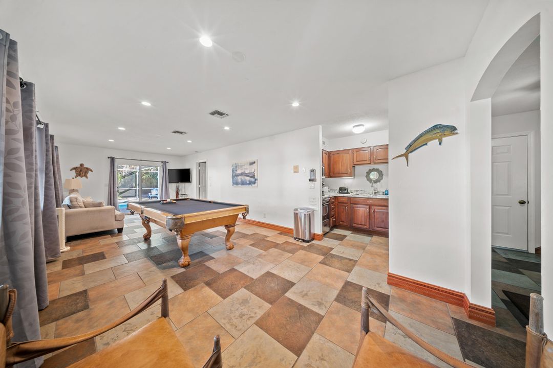 En Venta: $949,999 (3 camas, 4 baños, 2702 Pies cuadrados)