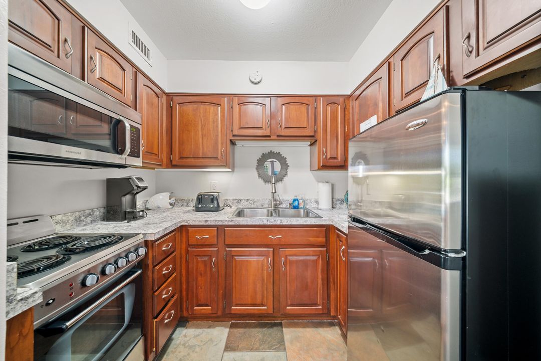 En Venta: $949,999 (3 camas, 4 baños, 2702 Pies cuadrados)