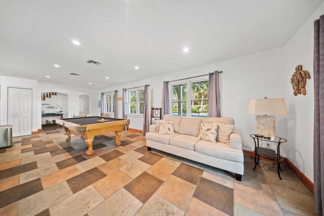 En Venta: $949,999 (3 camas, 4 baños, 2702 Pies cuadrados)