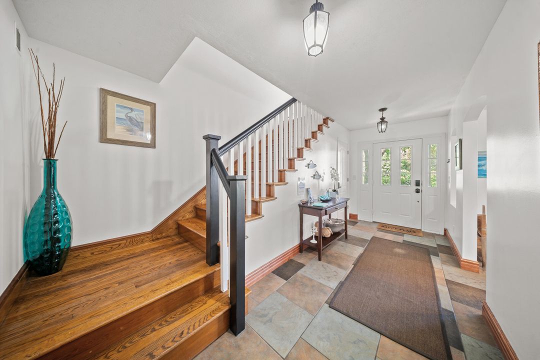 En Venta: $949,999 (3 camas, 4 baños, 2702 Pies cuadrados)