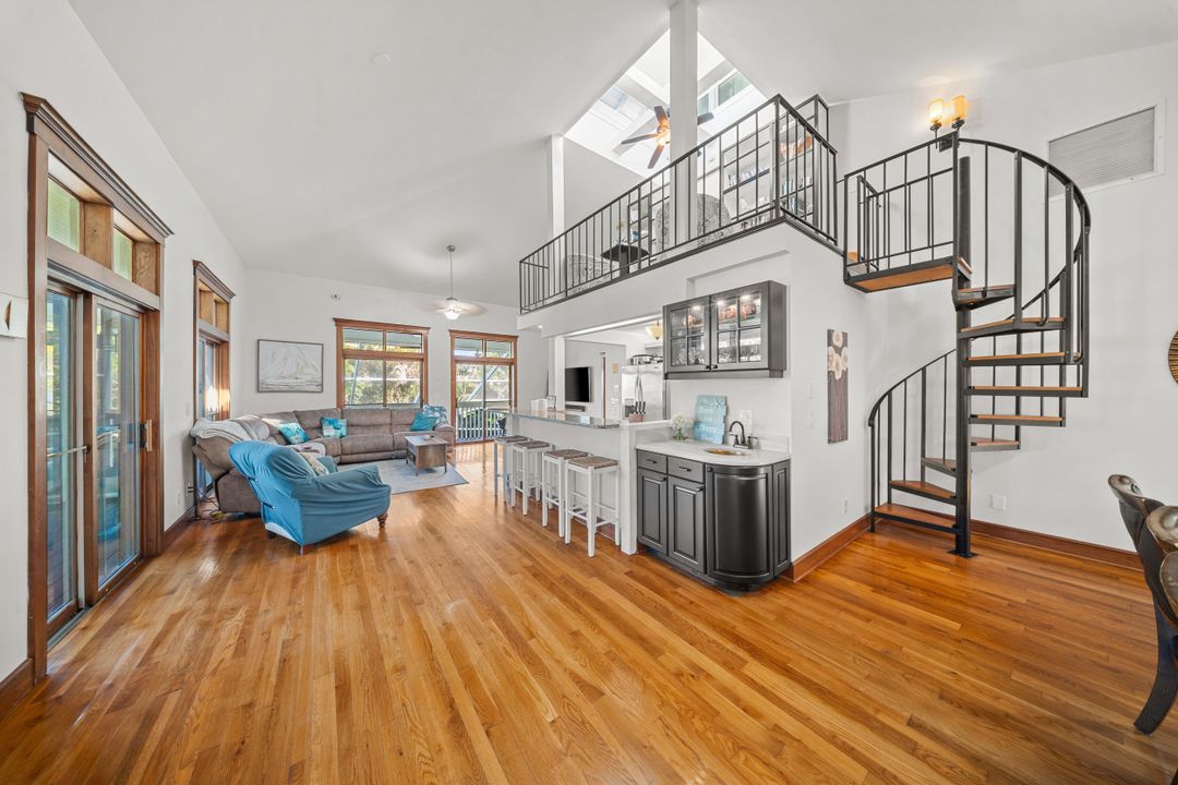 En Venta: $949,999 (3 camas, 4 baños, 2702 Pies cuadrados)