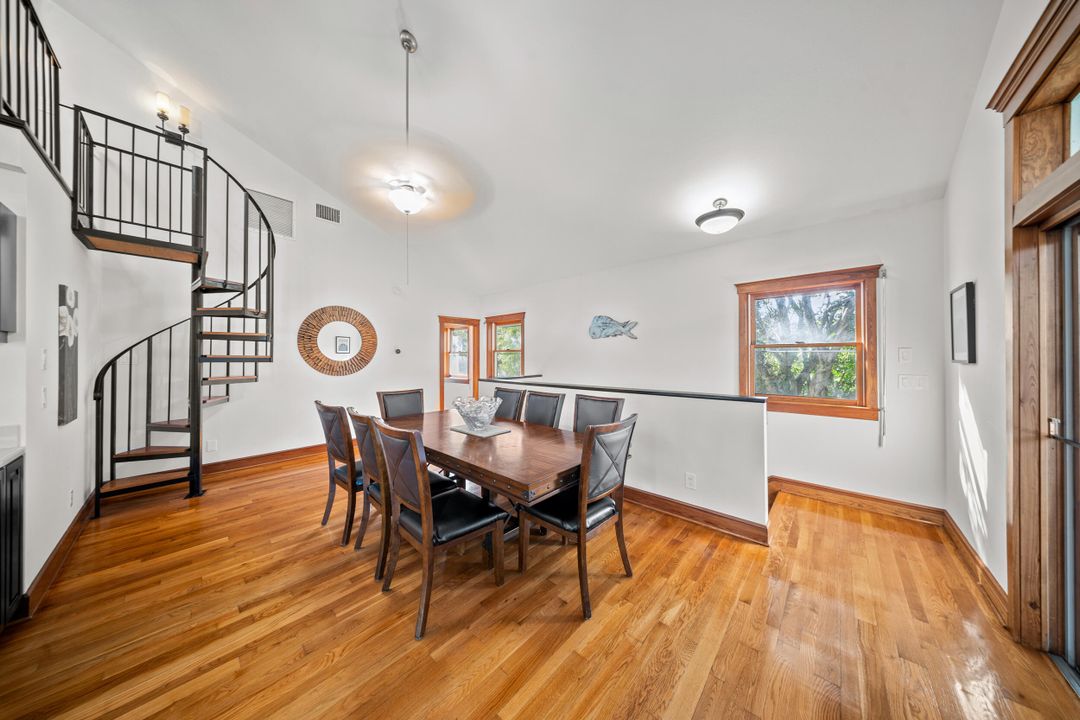 En Venta: $949,999 (3 camas, 4 baños, 2702 Pies cuadrados)