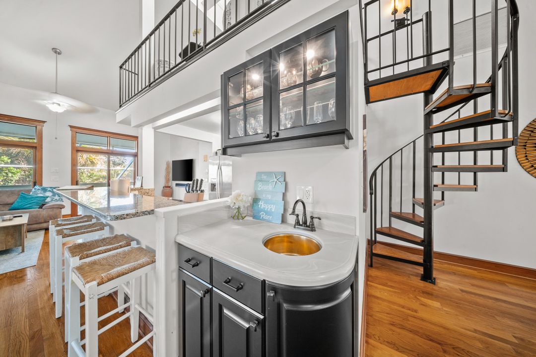 En Venta: $949,999 (3 camas, 4 baños, 2702 Pies cuadrados)