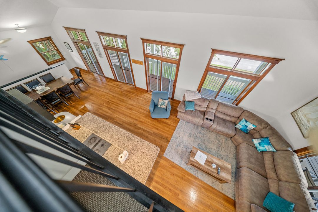 En Venta: $949,999 (3 camas, 4 baños, 2702 Pies cuadrados)