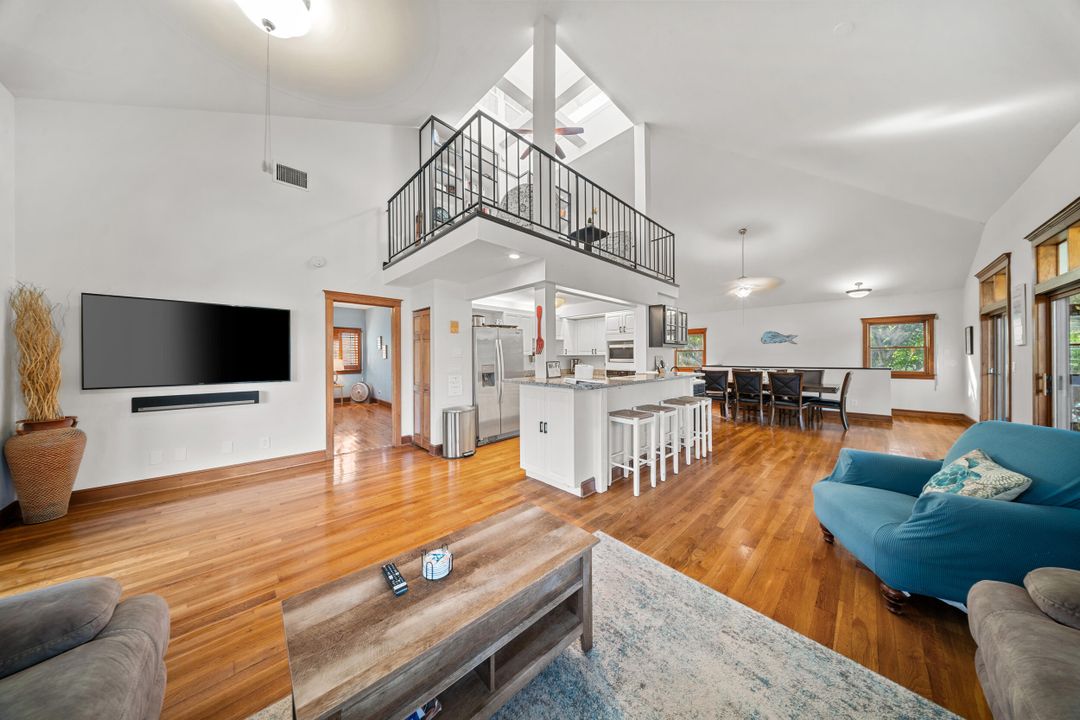 En Venta: $949,999 (3 camas, 4 baños, 2702 Pies cuadrados)