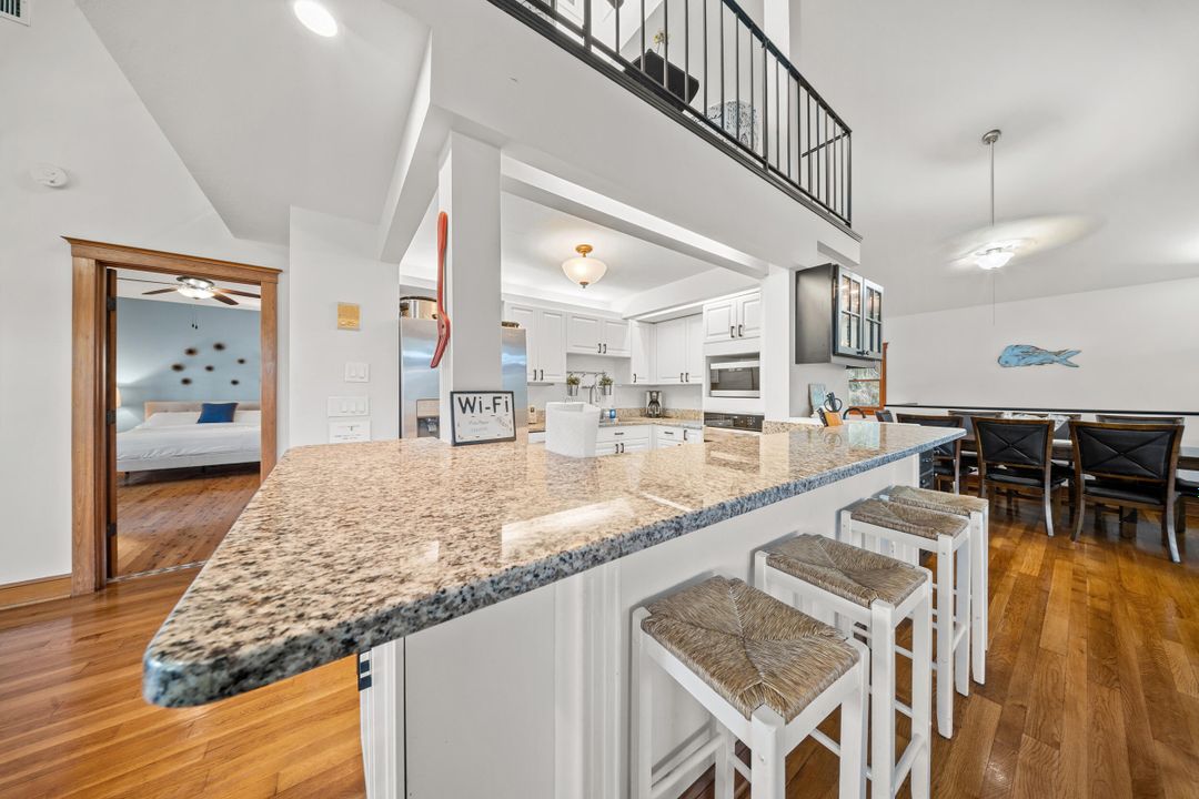 En Venta: $949,999 (3 camas, 4 baños, 2702 Pies cuadrados)