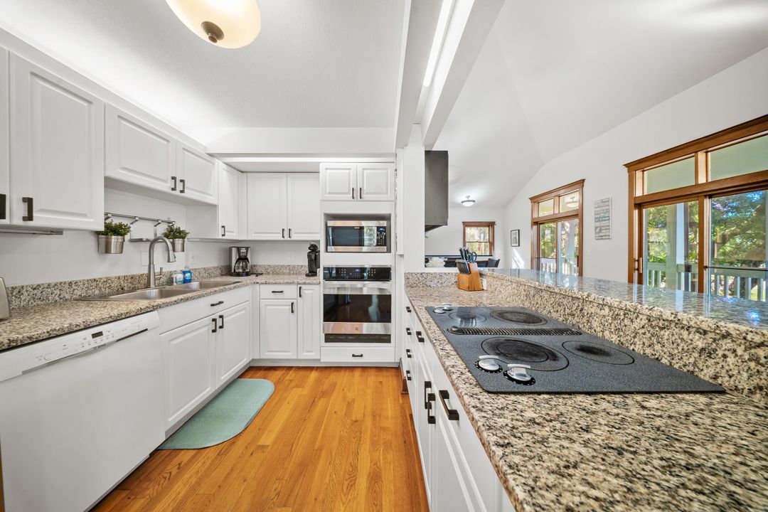 En Venta: $949,999 (3 camas, 4 baños, 2702 Pies cuadrados)