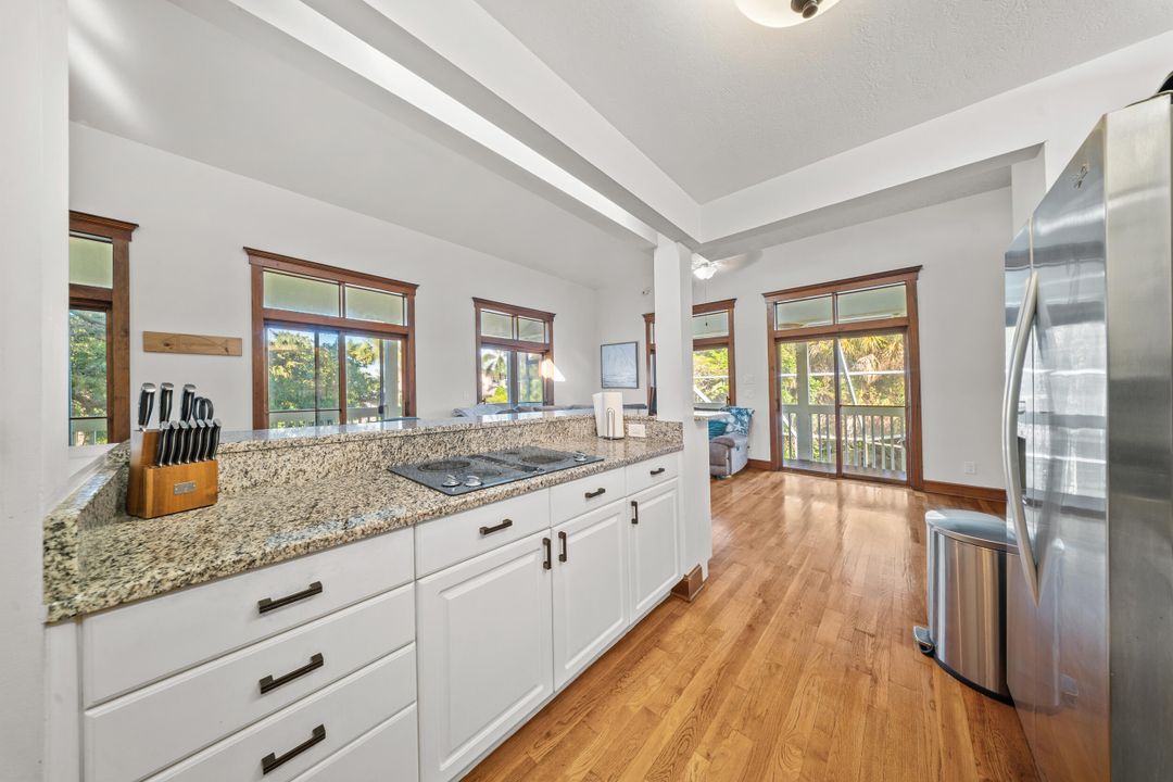 En Venta: $949,999 (3 camas, 4 baños, 2702 Pies cuadrados)