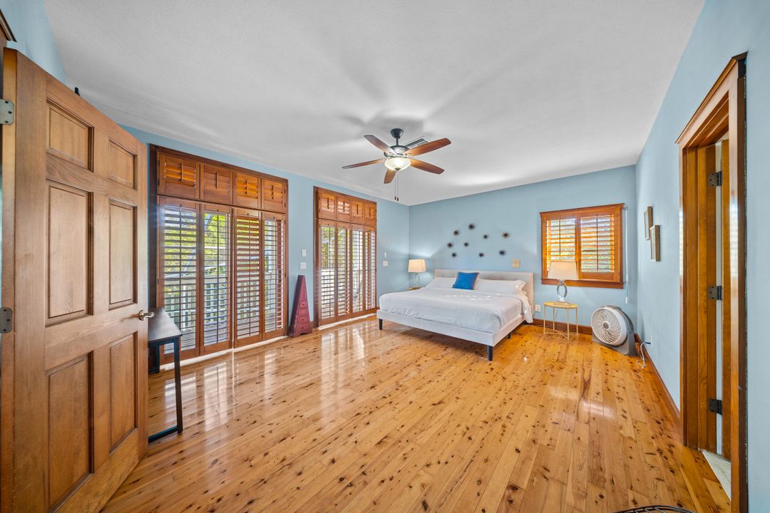 En Venta: $949,999 (3 camas, 4 baños, 2702 Pies cuadrados)