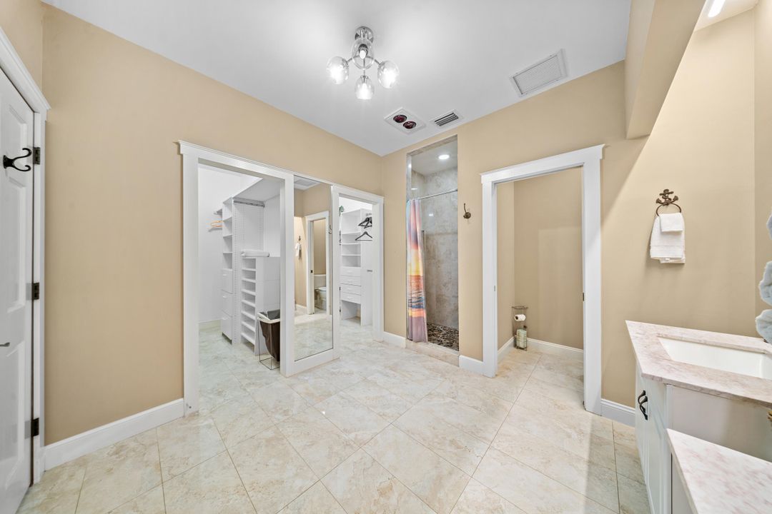 En Venta: $949,999 (3 camas, 4 baños, 2702 Pies cuadrados)