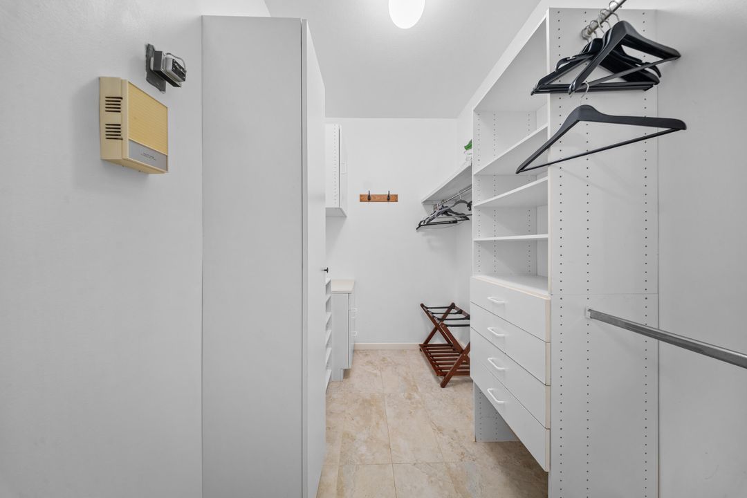 En Venta: $949,999 (3 camas, 4 baños, 2702 Pies cuadrados)