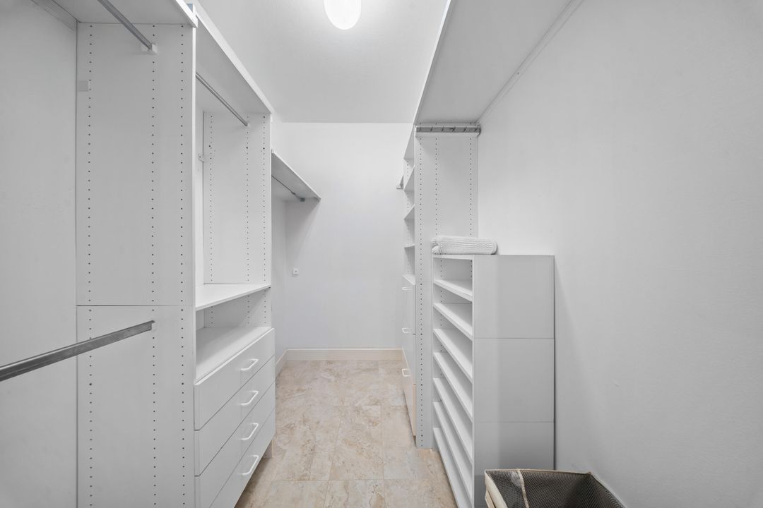 En Venta: $949,999 (3 camas, 4 baños, 2702 Pies cuadrados)