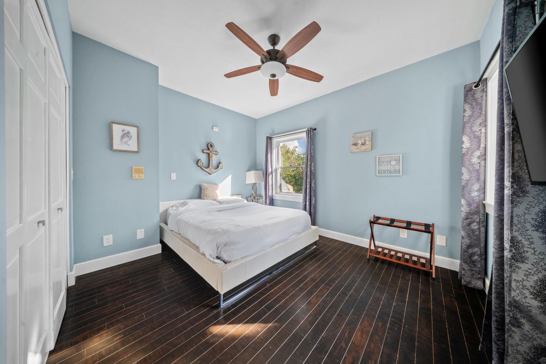 En Venta: $949,999 (3 camas, 4 baños, 2702 Pies cuadrados)